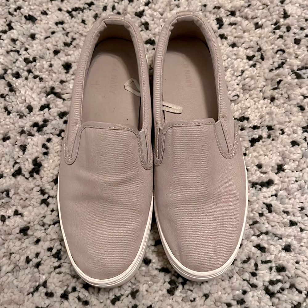Slip on foam shoes. Size 7-7.5. Originally from Old Navy.
